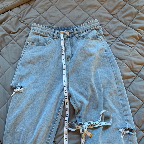 Light blue high rise mom jeans - Picture 5 of 10